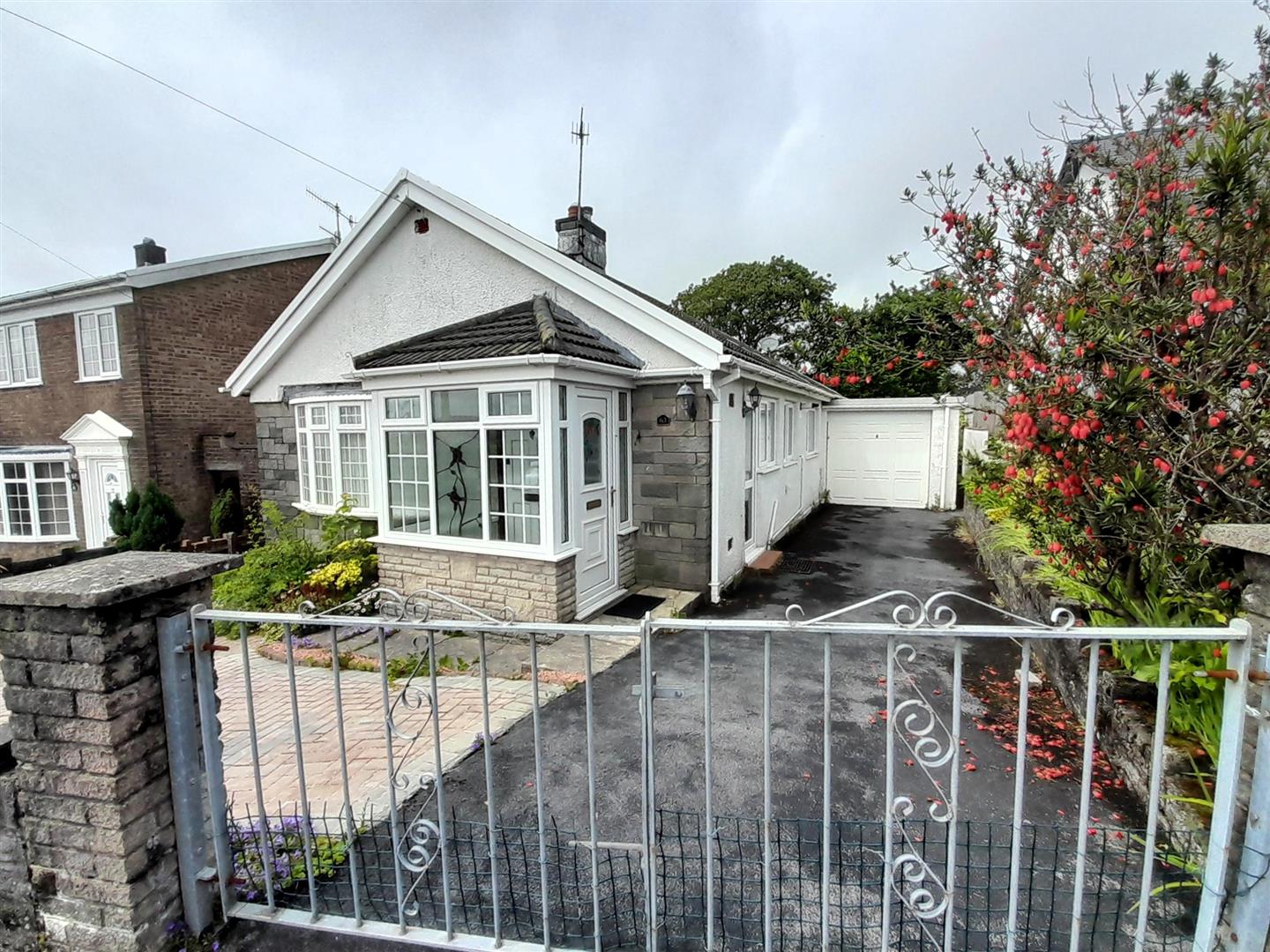 Hilltop, Llanelli, SA14 8DF